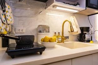 The Sunny Studio @ Mandaue | CDU, ChongHua, UCMed Apartment in Lapu-Lapu City