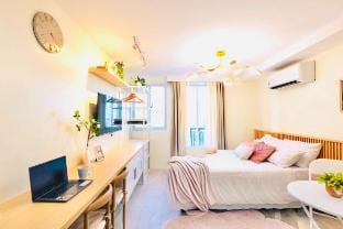 Urban Chic Studio @ Ayala CBD | Fast Wi-Fi Netflix Apartment in Lapu-Lapu City