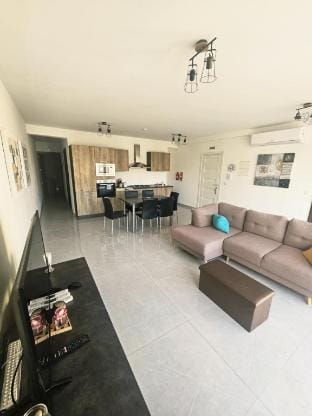 Deluxe 2 Bedroom 3 Bathroom Flat Prime Location Apartment in Sliema