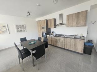 Deluxe 2 Bedroom 3 Bathroom Flat Prime Location Apartment in Sliema