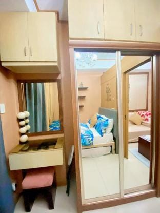 Staycation infront  Mall of Asia pool view  Vacation rental in Pasay