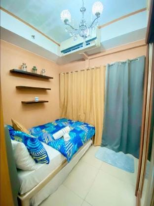 Staycation infront  Mall of Asia pool view  Vacation rental in Pasay