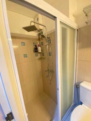 Staycation infront  Mall of Asia pool view  Vacation rental in Pasay