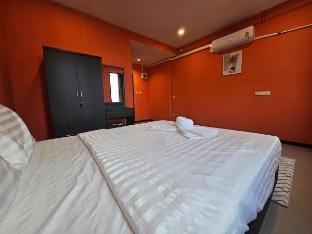Peter's House B01 Newly Renovated Unique Apartment Vacation rental in Pattaya City
