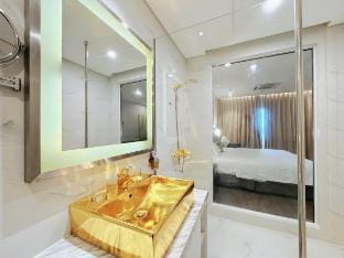 Wyndham Danang 5-Star Studio- Balcony + Gold Pool Vacation rental in Da Nang