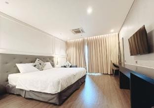 Wyndham Danang 5-Star Studio- Balcony + Gold Pool Vacation rental in Da Nang