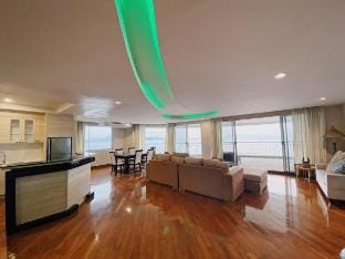 MODERN 3 BEDROOM SEAVIEW 2,700 SQFT Vacation rental in Pattaya City
