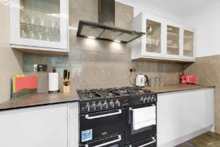 Elegant 5 Bedroom, 2 Bathroom Home at Marlow Hill Vacation rental in High Wycombe