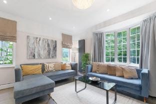 Elegant 5 Bedroom, 2 Bathroom Home at Marlow Hill Vacation rental in High Wycombe