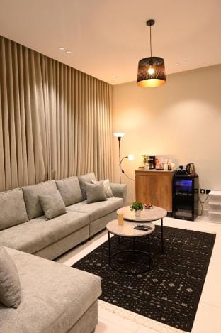 A quiet room and lounge in the heart of Jeddah Vacation rental in Jeddah