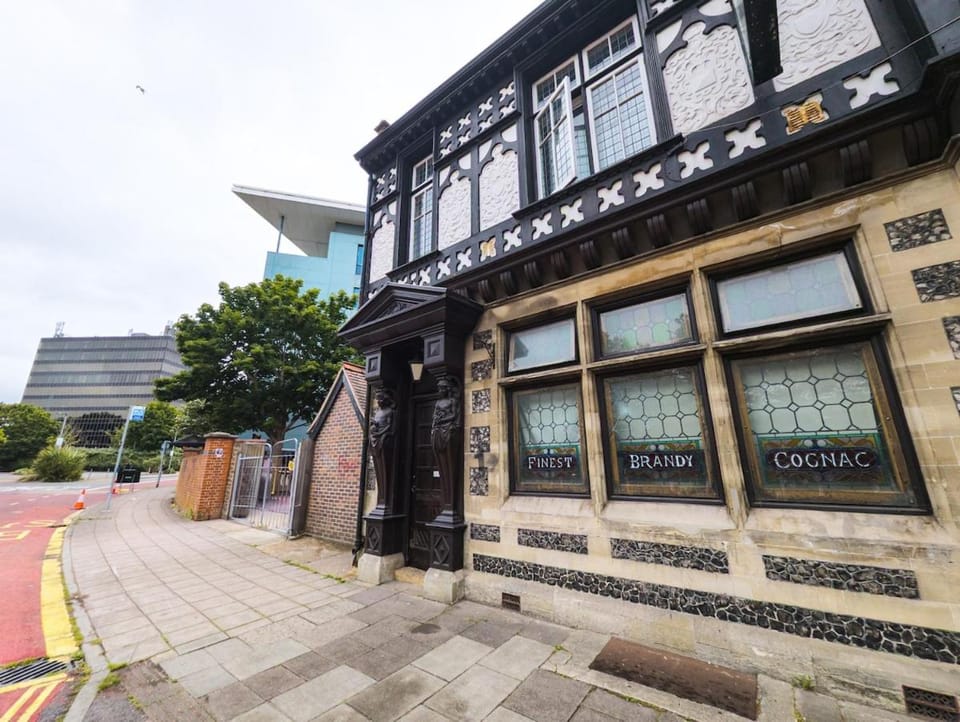 Entire 1 Bedroom Apt - Private & Self-Contained Apartment in Portsmouth