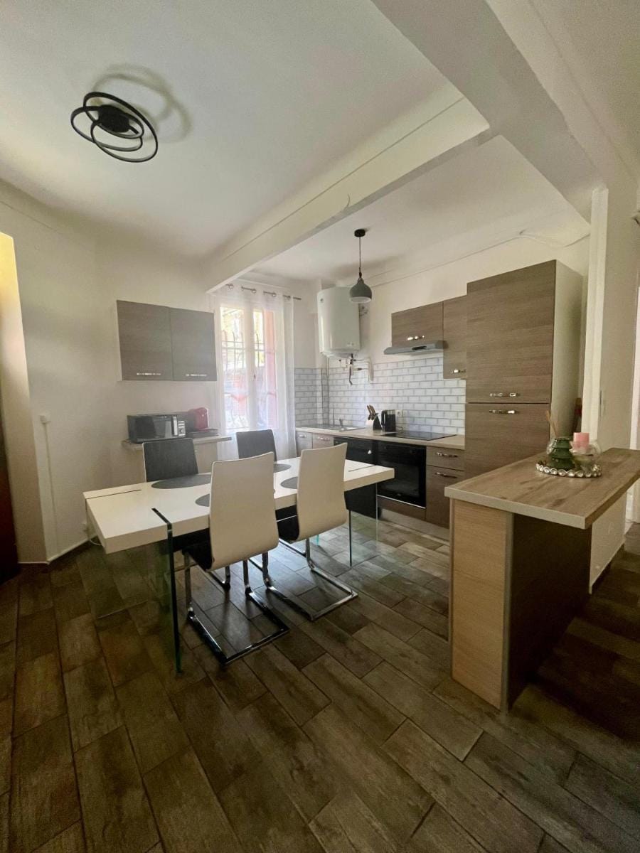 Joli appart à deux pas des plages et de la gare Apartment in Antibes