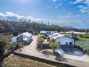 Gobajinin Private Hot Water Pool Villa Vacation rental in South Korea