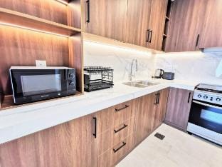 219 Relaxed Vibes | Brand New + swimming pool/Gym Apartment in Dubai