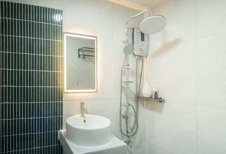 Uncle NID Hostel 1st Floor Apartment in Bangkok