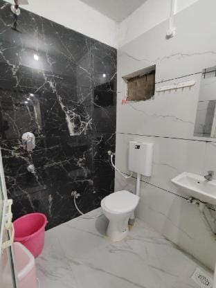 Bedroom 202 Triple Bed Vacation rental in India