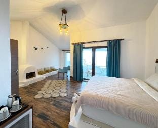 Beachfront Stay w/ Balcony & Lesvos View Vacation rental in Decentralized Administration of the Aegean