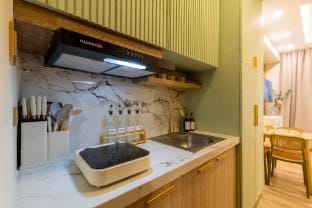 Modern Airbnb Condo in Bacolod City with Fast WiFi Apartment in Bacolod