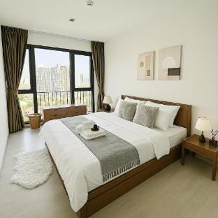 Rare Luxury 2 Bed 2 Bath Next to Thonglor BTS Vacation rental in Bangkok