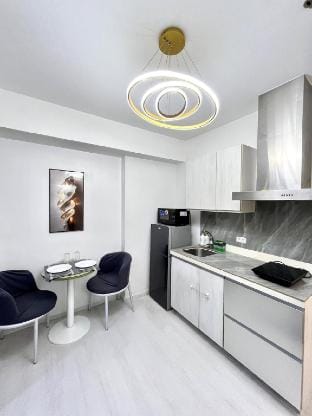 AM’s Cozy Getaway- 1 BR Unit- Azure, Parañaque Vacation rental in Paranaque