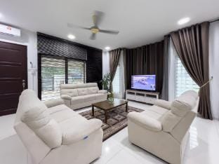 Luxury Villa Igauan Alam Sari, Bangi - Smarthome  Villa in Negeri Sembilan, Malaysia