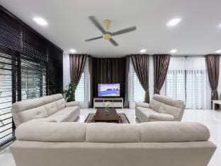Luxury Villa Igauan Alam Sari, Bangi - Smarthome  Villa in Negeri Sembilan, Malaysia