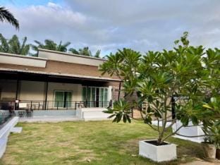 บ้าน อินอักษร Vacation rental in Surat Thani Changwat