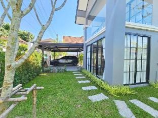Modern Pool Villa in Kamala Vacation rental in Kamala