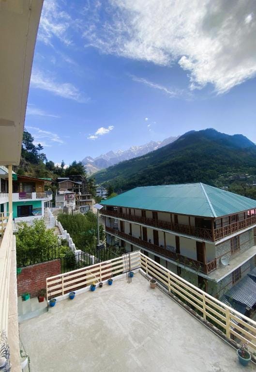 Hilltop heaven resorts Manali Hotel in Manali