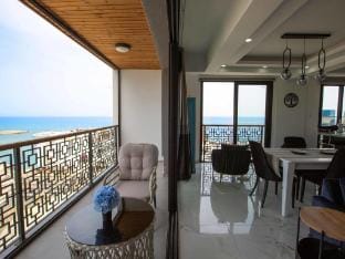 BlueRoza Elegant Sea View Apartment in Cyprus