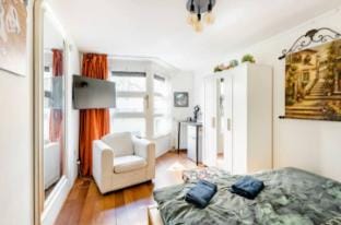 B Center charming room on the canal Vacation rental in Amsterdam