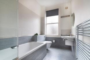 Peaceful Flat 1 minute from Clapham Junction station Apartment in London