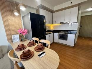 Shore 2 Residences MOA  2BR RM 792 by Prime Stay Vacation rental in Pasay