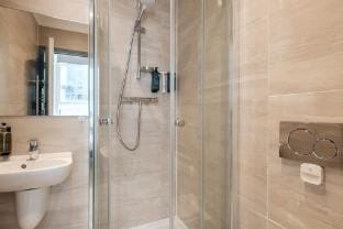 Royal Vibes in Kensington Apartment in City of Westminster