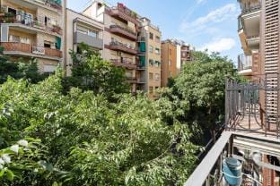 Steps to Sagrada Familia: 2Bedroom Retreat Apartment in Barcelona
