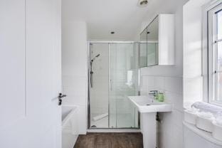 Fairfields House by Yoko Property Vacation rental in Aylesbury Vale