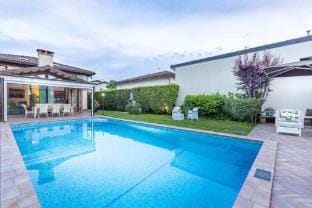 Villa Gatti in Marina di Pietrasanta Villa in Pietrasanta