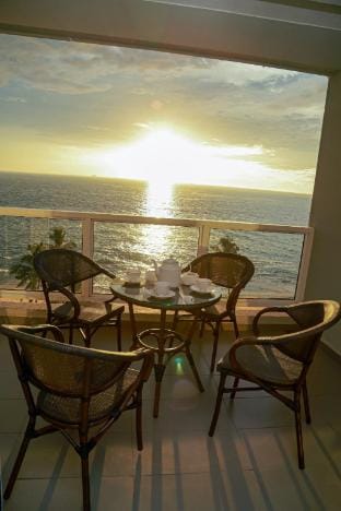 Modern Luxury Beachfront View Apartment Colombo Vacation rental in Western Province