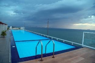 Modern Luxury Beachfront View Apartment Colombo Vacation rental in Western Province