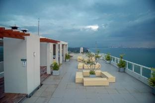 Modern Luxury Beachfront View Apartment Colombo Vacation rental in Western Province