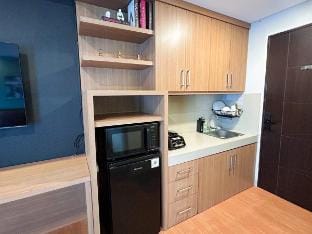 Comfort Studio Room @ Atria w/ City View Vacation rental in West Java