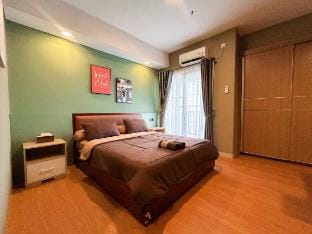 Comfort Studio Room @ Atria w/ City View Vacation rental in West Java