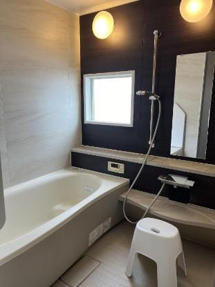 OSAKAから1駅　塚本駅（250㎡）ワンフロア貸切/広々空間/7ベットルーム/ベッド15台/和室 Vacation rental in Osaka