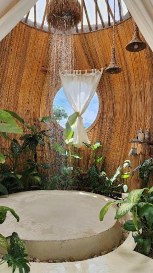 Hide out of city bamboo villa Chalet in Kuta