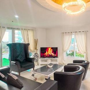 Kandi Tower Gold Big 2BR Condo free daily cleaning Apartment in Angeles