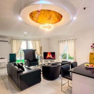 Kandi Tower Gold Big 2BR Condo free daily cleaning Apartment in Angeles