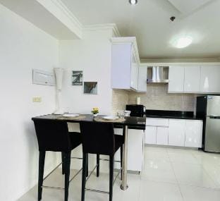 Kandi Tower Gold 1BR Condo w/free daily cleaning Apartment in Angeles