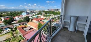 Premium Condo Kandi Tower3 w/ free daily cleaning Apartment in Angeles