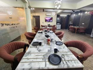 Divine India Hotel and  Service Apartment Noida 72 near Medanta  Hospital Apartment in Noida