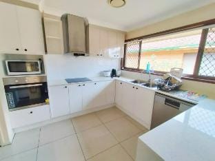 Cfamily 8N03 double bedroom room rental shared house Vacation rental in Brisbane